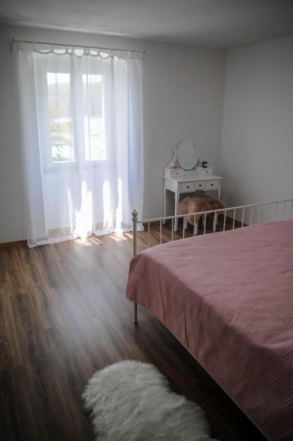 Apartman Gulliver In The Center, 10 Meters From The Sea With Private Parking In Natural Shade Rabac Exterior photo