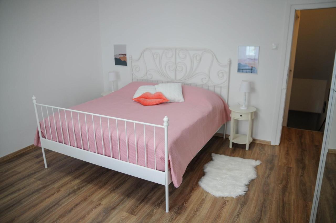 Apartman Gulliver In The Center, 10 Meters From The Sea With Private Parking In Natural Shade Rabac Exterior photo
